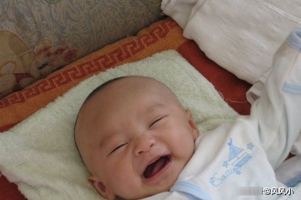 大人们|宝宝有个动作会的越早，将来长大就更聪明，你家宝贝是吗