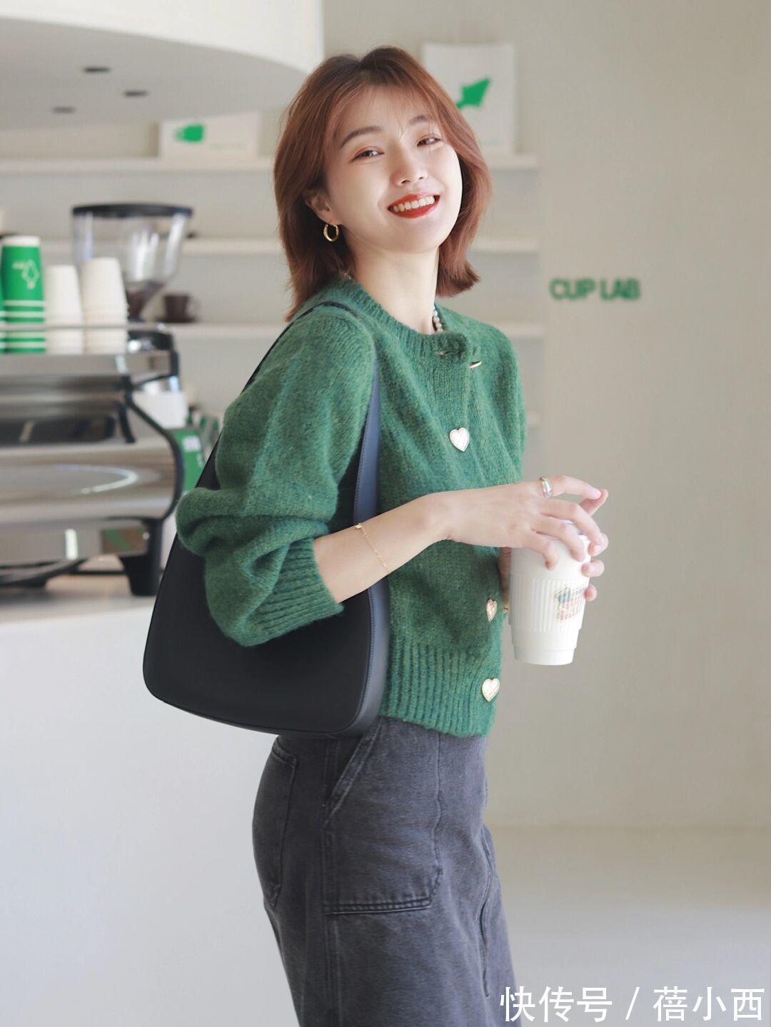 博主 不管你皮肤白不白,今年要买毛衣就买“绿色”,提气质又显档次