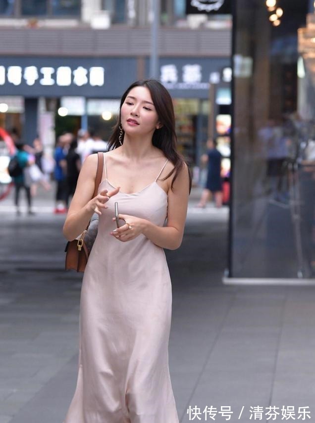 连衣裙 浅粉色绸缎连衣裙,显高级有质感,穿出女性知性优雅美!