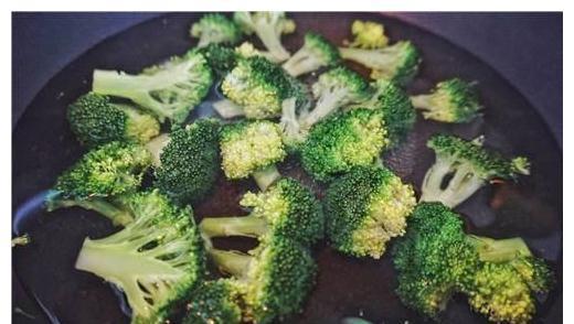 它当主食吃，吃了能饱肚子，坚持吃下去，腰肢纤细，穿啥都好看