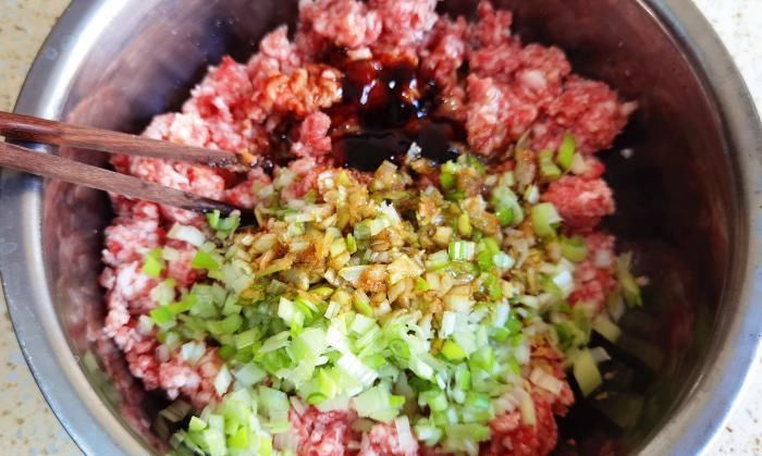 黄豆酱|包白菜饺子，记住老师傅的“2放2不放”，饺子鲜嫩多汁，特好吃