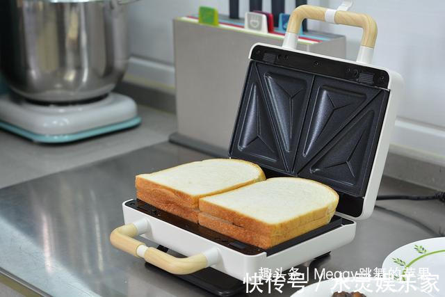 2分钟轻松搞定酱牛肉三明治，比肉夹馍还抢手，连老妈都爱吃