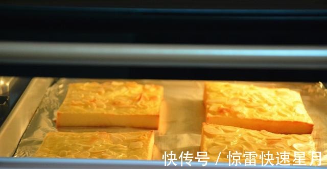 早餐就做芝士熔岩吐司，烘焙时间短，奶香四溢，软嫩清甜！