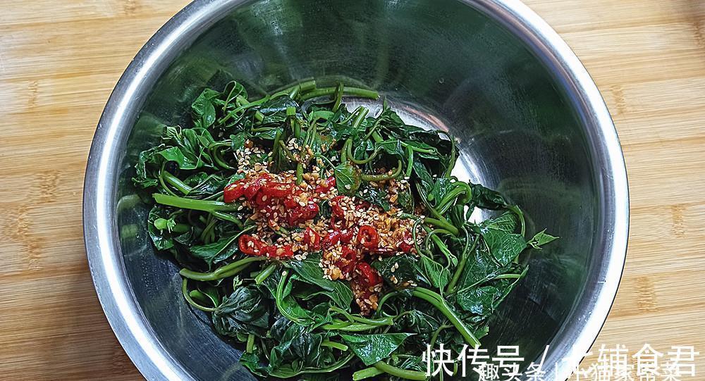 小猫|红薯叶别只会炒，教你一个好吃做法，营养又味美上桌大家抢着吃