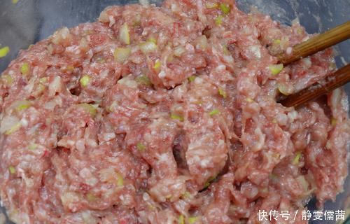 调萝卜馅,下锅焯水还是用盐杀水?学会这么做,味道更香还不出水