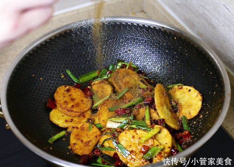 土豆片|土豆这样做实在太好吃了，招待客人做一盘，比大鱼大肉受欢迎