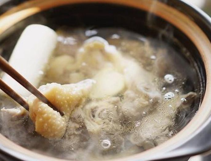 炖鸡汤，记住“2个窍门”，鸡肉不柴鸡汤不腥，汤鲜肉嫩很美味