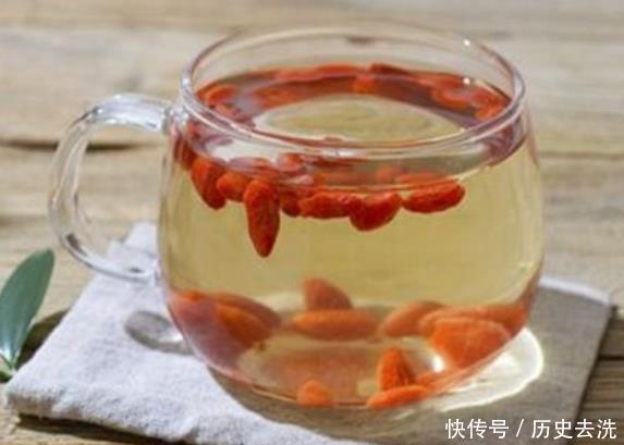  黑白|枸杞有“正确”的喝法，喝对了功效才会有用，喝错黑白无常常伴随