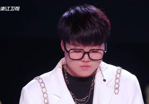 張露馨|李榮浩頂著被罵的風(fēng)險(xiǎn)教王靖雯投機(jī)取巧，結(jié)果對(duì)方不聽(tīng)話(huà)，太虧了