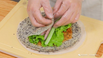 面粉里加1碗黑芝麻！1次能做十多个，包子也没有它香