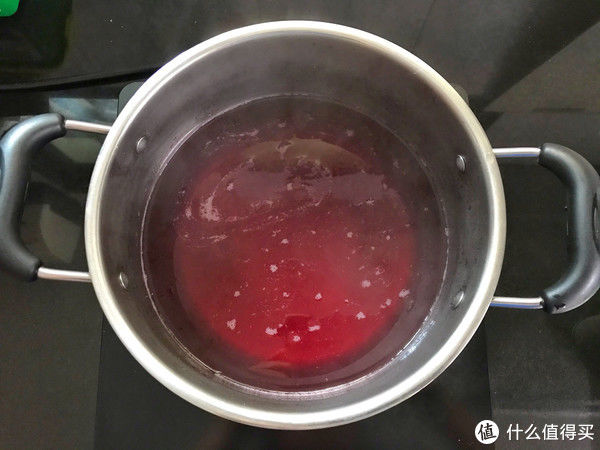 做法|杨梅又有新吃法，放锅里一煮，Q弹爽滑，清凉又解暑，做法超简单