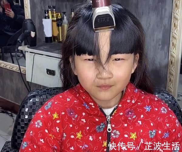气质|小学生换了款公主切发型后,气质居然意外变成熟了,网友:长大了不得了