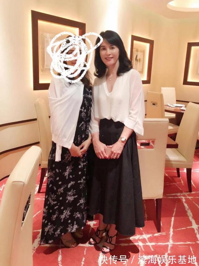 穿搭 建议中年女性，尽量少穿打底裤！瞧日本主妇这样搭，时髦又女人味