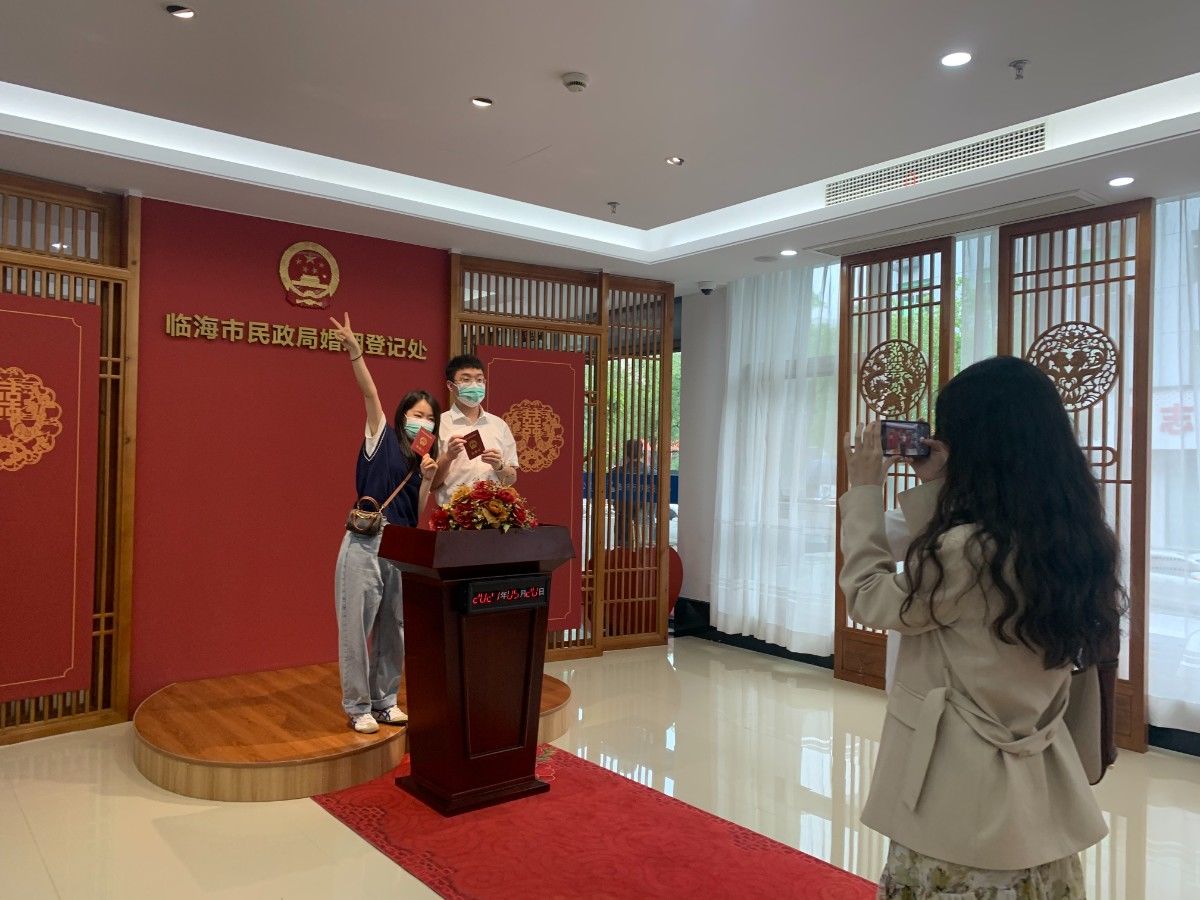 弘扬|排面十足，临海今天的这场集体婚礼超甜！