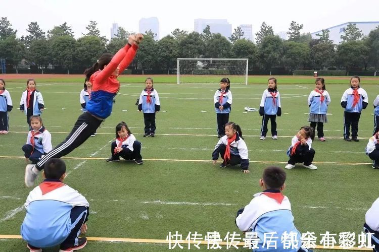 变声期|男孩“变声期”晚于这个年龄,身高轻松突破1米8,父母别操心了