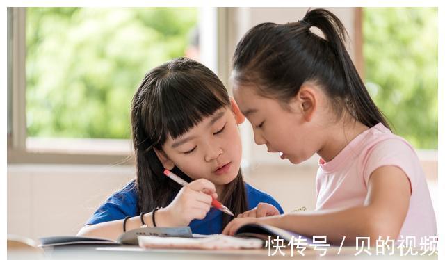 孩子|双胞胎女儿分开带,一个跟爸妈,一个跟奶奶,长大差距很明显