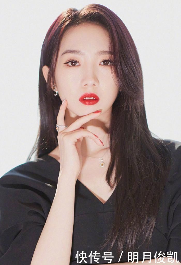 放弃|女人过了30就放弃中分吧!试试这4种“刘海”发型,更减龄显脸小