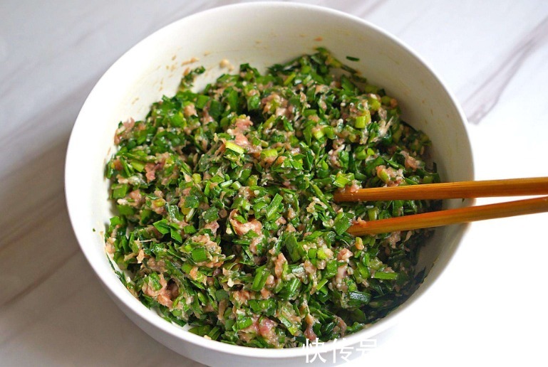 做韭菜饺子时,有3个料不能放,总有人错放,难怪饺子吃起来不香