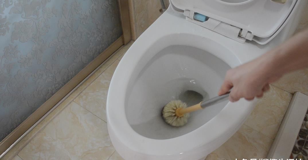 花露水|花露水倒进洗衣液里太实用了, 可惜很多人还不知道, 学会受用一生