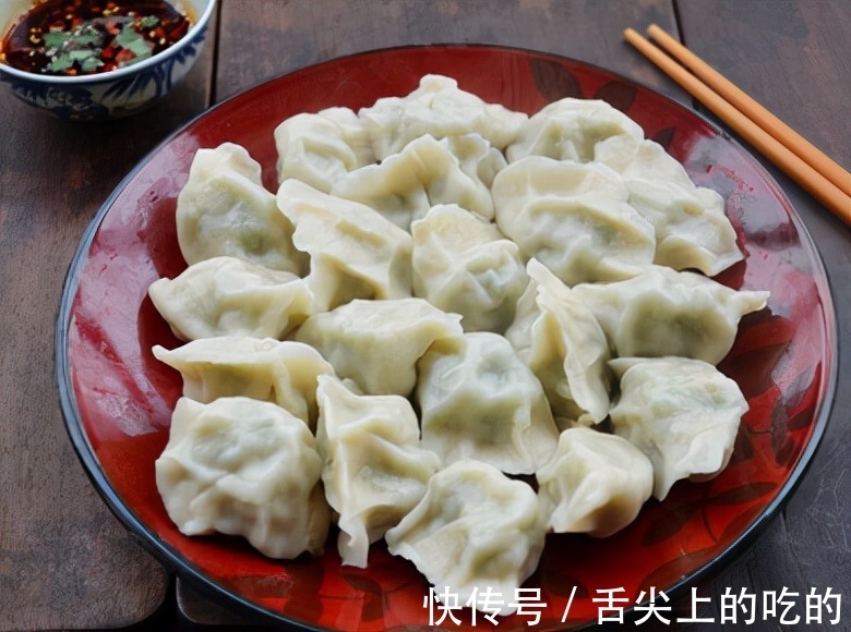 包韭菜肉馅饺子,牢记“3放2不放”韭菜碧绿不发黑,不出水不烧心