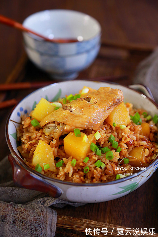 夏天的懒人焖饭,不用炒,所有料直接下锅,鸡翅嫩滑,米饭入味