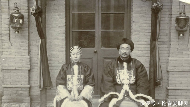 抹额|老照片:清朝女子为什么额头包“抹额”,因为发际线太高吗