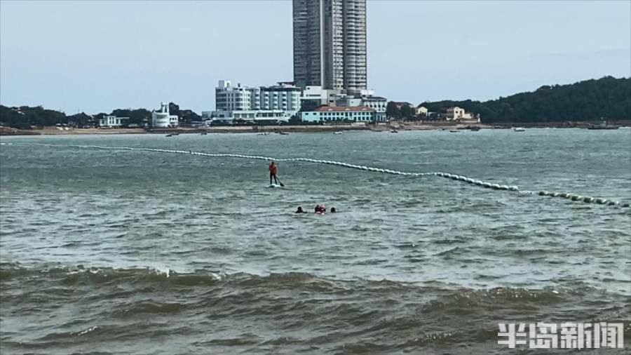 巨浪滚滚，13岁男孩被卷入海里直喊救命！危急时刻，“青岛大哥”又出手（附现场视频）|青岛好人 | 鲁迅公园