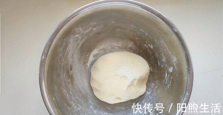 玉米面|玉米面独特做法,不蒸发糕和窝窝头,香软好消化,中老年人别放过