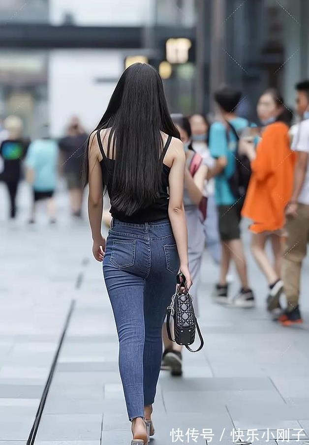 破洞牛仔裤|非常可爱的气质美女,天真直率的穿搭,衬托出女人知性的气息