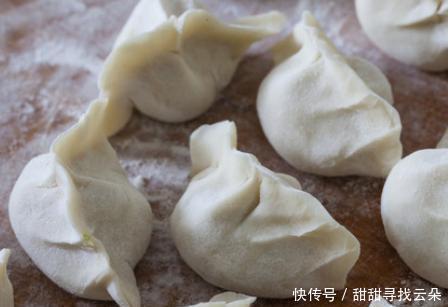 筋道|煮饺子,不要水开下锅!掌握4个技巧,饺子不破皮,鲜香又筋道