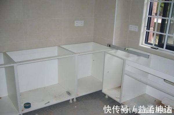 安装|厨房橱柜万万要这样安装,住久了才知多实用,懊悔没早知道!