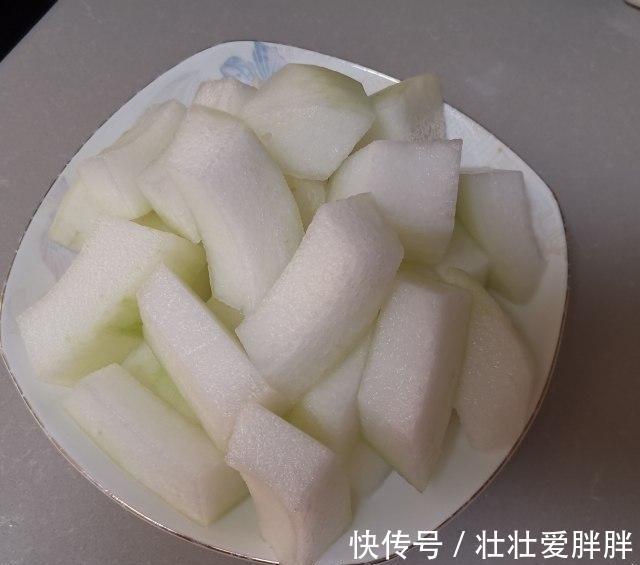 下饭|砂锅排骨炖冬瓜,排骨软烂,美味下饭!