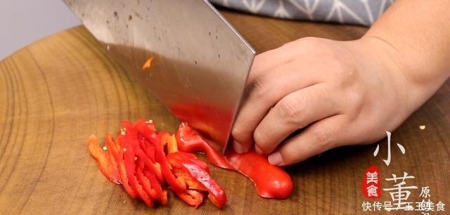 1把韭菜，1块香干，做法简单，5分钟就学会，开胃又下饭