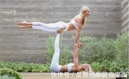工具|与你的另一半一起做双人瑜伽吧,简单的姿势,增加感情和默契