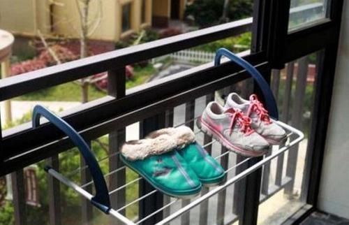 衣物|这种晾衣架逐渐取代了晾衣杆,有钱人家里都在用,后悔知道晚了