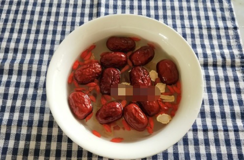 厨娘|炖鸽子要不要焯水,私家厨娘告诉你,做好这步汤香味美营养不流失