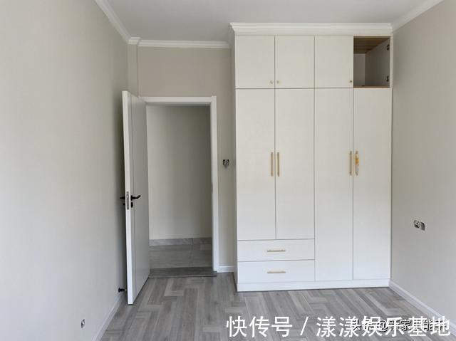 装修|越来越流行装修不做吊顶,不做电视墙,看她家,全屋极简又耐看