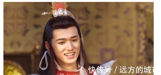 高能少年团|杨迪模仿猪八戒背媳妇,杨紫仗义配合,手放的位置是女友专属