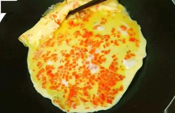 胡萝卜|胡萝卜切丁裹点蛋液,这样做出的蛋卷孩子最爱吃