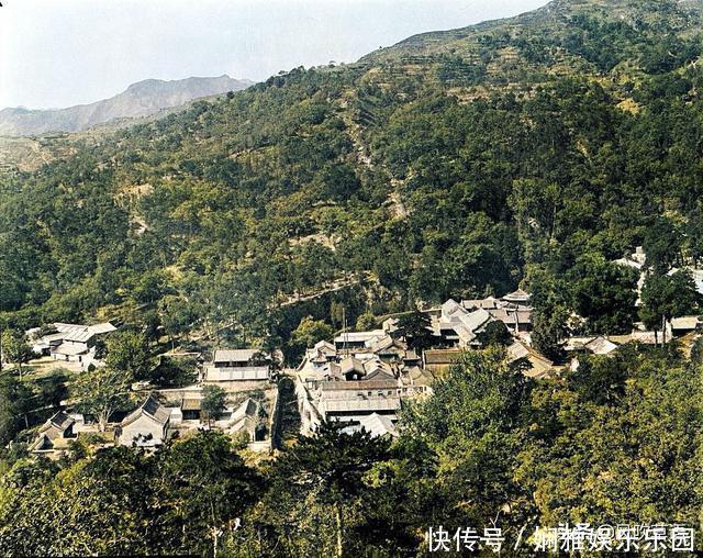 诡异|北京门头沟：1918年的潭柘寺，大殿内的法事看上去很诡异