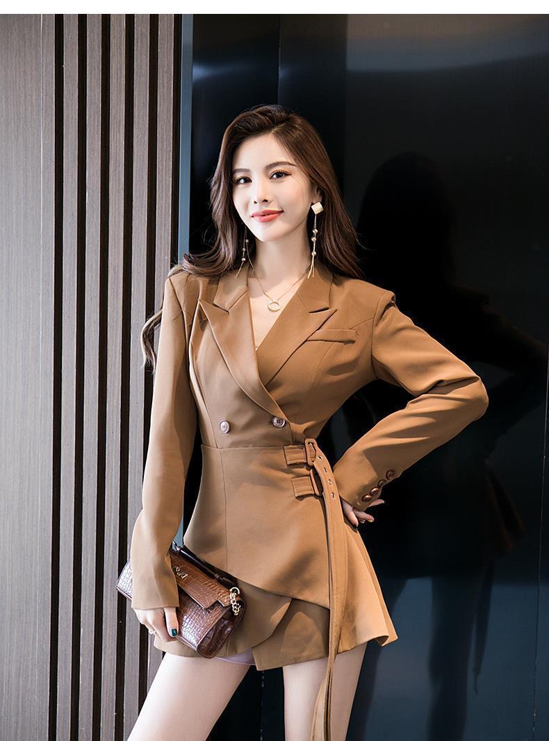 西服|长发美女穿时尚西装裙秀美腿,搭配一双同色高跟鞋女神范十足