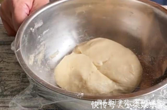 懒人面包,不加黄油不用揉出膜,1个鸡蛋半碗面,教你在家做