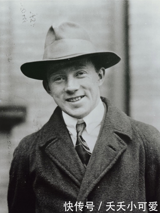 原子核 原子弹发明之前，爱因斯坦怎么会知道原子核内蕴含巨大能量的？