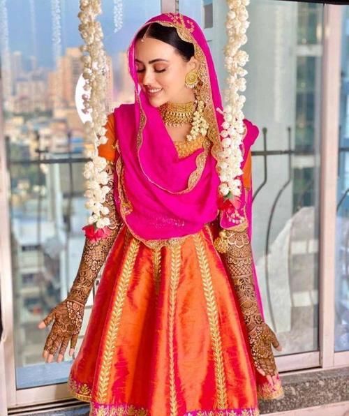  宝莱坞|宝莱坞女星萨娜?汗的婚纱照，lehenga透出中国红的喜庆