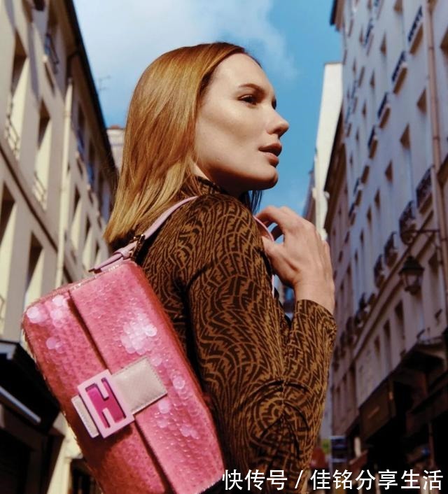 peekaboo 无论时尚圈的风怎么刮,Fendi这个包包都永不过时!