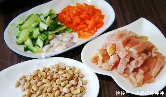 鸡胸肉最下饭的做法,我家隔三差五做一次,老人孩子都爱吃