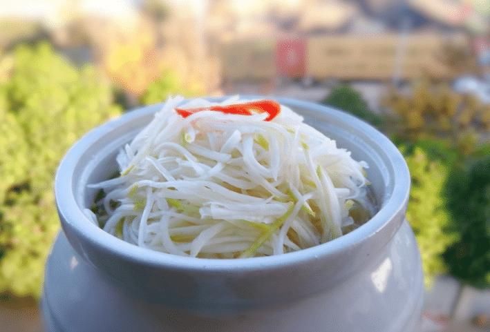 腌芥菜，直接加盐是外行！教你土方法，腌上20斤，脆爽又入味，香