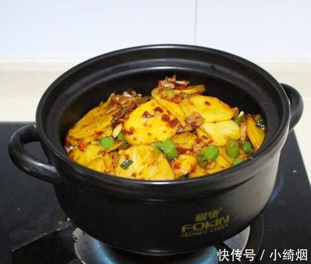 干锅土豆片,香辣过瘾,做法简单,好吃到放不下筷子