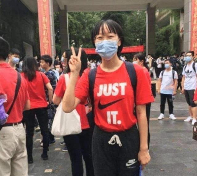 老师|唐楚玥的“神仙卷面”,批卷老师都不忍扣分,难怪语文能考146