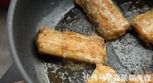 带鱼别再红烧了!只需加入一个“它”,不油炸也不用蒸,孩子爱吃